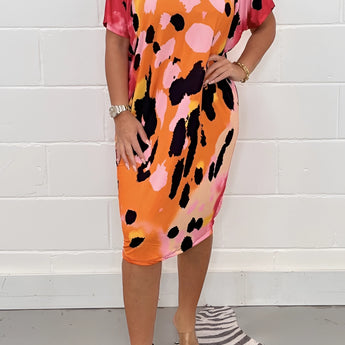 
A plus size olive green satin dress with leopard print, designed for a summer party chic look, featuring a knee-length one-piece garment with short sleeves and a flattering neckline.
