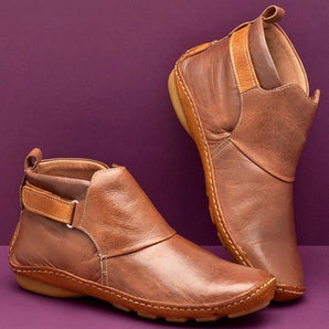 Stylish men's tan slip-on leather ankle boots in auburn color, size 43, showcasing a durable and fashionable design with a smooth leather finish.