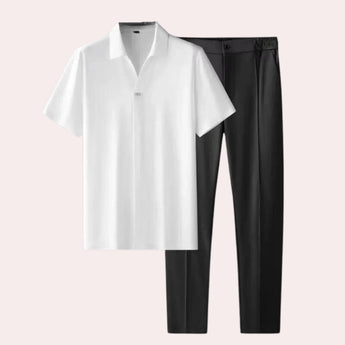 Unisex black minimalist T-shirt featuring soft fabric, seamless design, and a versatile fit, shown in a 4XL size with a round neck and short sleeves.