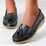 Black leather tassel loafers for women, showcasing a casual slip-on design with a comfortable fit, suitable for size 44.