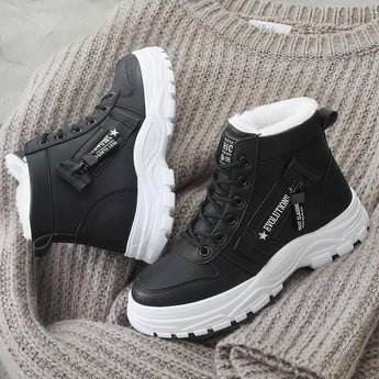 White platform chunky sneakers with a trendy lace-up design, featured in a dark "Nero" color, size 40.