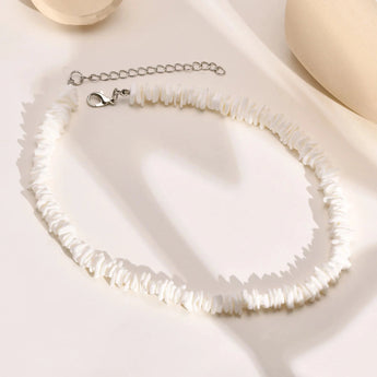 White shell choker necklace for women, featuring a bohemian beach design with circular patterns.