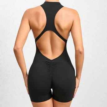 
A woman wearing a white seamless compression racerback bodysuit with a backless design, showcasing a sleek and fitted appearance. The bodysuit accentuates the neck, waist, and thigh areas, resembling a one-piece swimsuit style. The variant shown is Nero in an XL size.