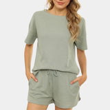 
A gray and black athletic shorts set for women, designed for activewear with quick-dry and breathable materials. The set features short sleeves and a comfortable fit, suitable for workouts, shown in size XL.