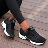 Women's black running sneakers featuring breathable mesh and a cushioned sole, shown in the color Nero and size 42, placed on a grey flooring surface.