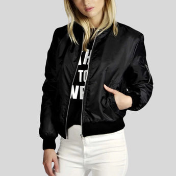 
A trendy women's black satin bomber jacket in a lightweight design, featuring a zip-up front. The jacket includes a classic collar, long sleeves, and a fitted waist, available in Nero color and size 2XL.