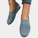 Women's blue denim flats featuring a stylish chain ankle bracelet, shown on a model's foot. The shoes are casual and designed for everyday wear, available in size 42.