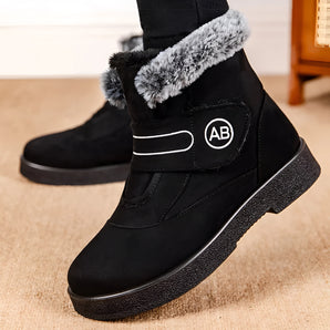 Women's fur-lined suede snow boots in Nero color, size 44, featuring anti-skid soles made of synthetic rubber, designed for winter wear.