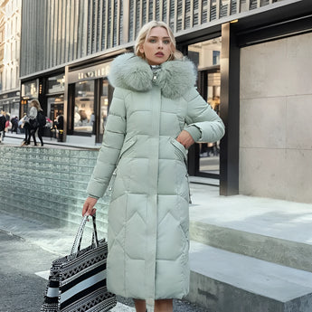 Women's long winter coat in green, 3XL size, featuring a quilted design with insulation for warmth, a fur-lined hood, and long sleeves.
