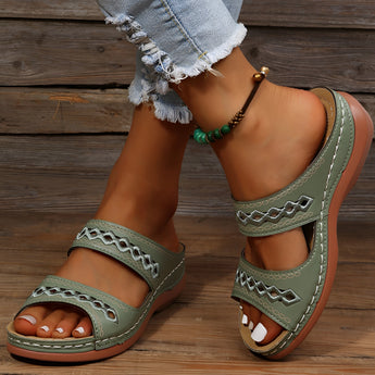 Women's green leather platform sandals worn on a model, showcasing the stylish and comfortable design perfect for summer fashion. The sandals are paired with accessories to highlight their versatility and trendiness.