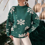 
A green XL women's Christmas sweater featuring a festive snowflake design. The knitwear is styled with long sleeves and is suitable for holiday occasions.