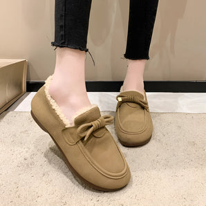 Women's suede fur-lined loafers in cachi color, size 41, featuring a warm bow detail and designed for comfort.