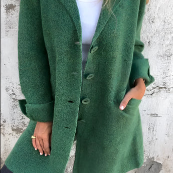 Women's green wool coat with an elegant notch collar and long sleeves, designed in a blazer style.