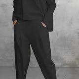 Women's white lounge set featuring a minimalist sweatshirt and relaxed joggers in a Nero color, size 3XL, with a focus on comfort and flexibility, suitable for casual wear or light sports activities.