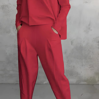 Women's red lounge set featuring a minimalist sweatshirt and relaxed joggers, displayed in size 3XL. The outfit includes long sleeves, a comfortable fit around the waist, and a relaxed style ideal for casual or sportswear use.
