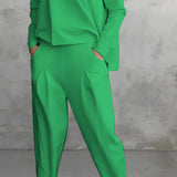 Women's green lounge set in size 3XL featuring a minimalist sweatshirt and relaxed joggers, suitable for casual wear or active settings.