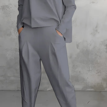 Women's gray lounge set featuring a minimalist sweatshirt with relaxed joggers, shown in size 3XL. The set highlights a comfortable fit with long sleeves and a relaxed waistline.