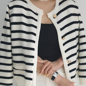 Avencea | Retro Cardigan in Knitted Style: Your Style for 2024