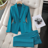 Achterkant groene dress blazer set en broek voor dames